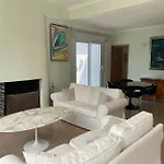Briseis, Maison D'architecte Proche De La *